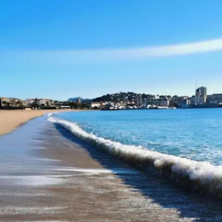Apt3br,ac,wifi, Sea View, Parking, 3min To *
