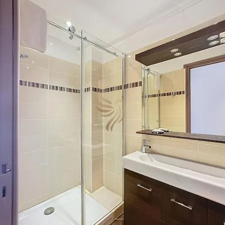 Apt3br,ac,wifi, Sea View, Parking, 3min To Appartement